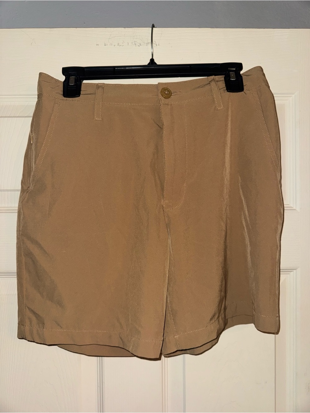 Aeropostale Men's Tan Flat Front Shorts